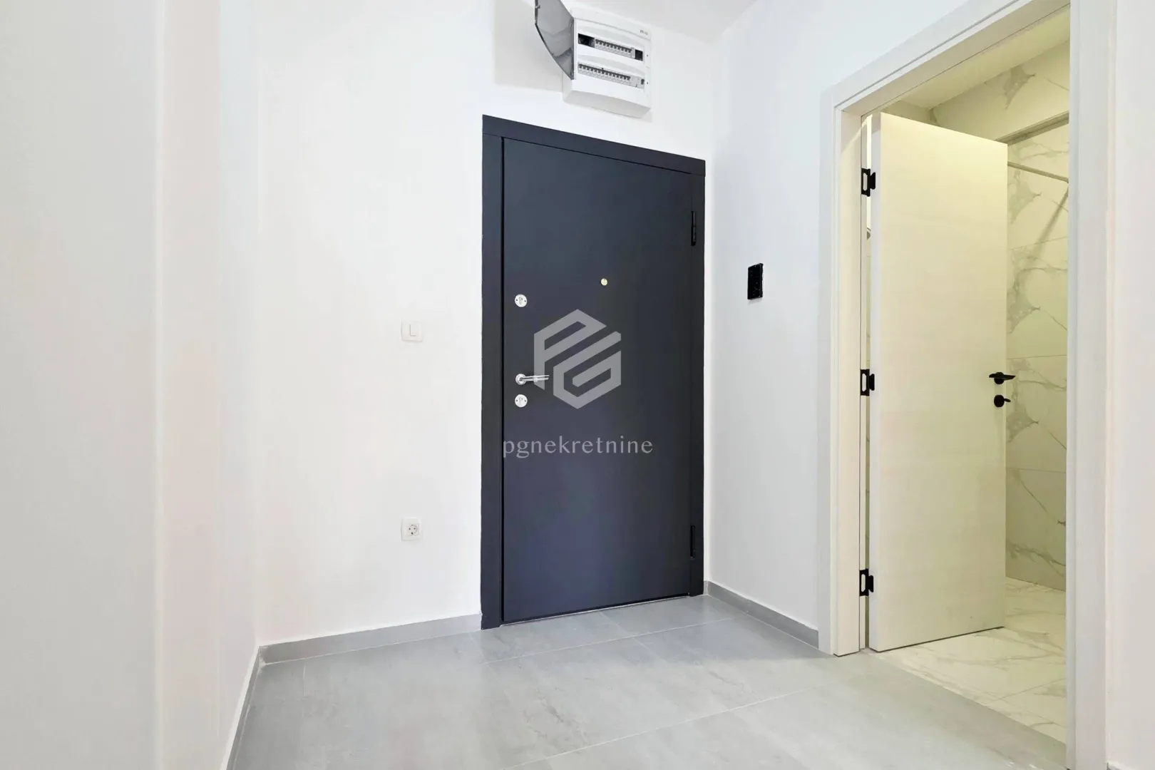 Izdavanje, jednosoban stan, 43m², Stari Aerodrom, Podgorica