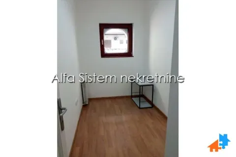 Empty small room with a window and laminate flooring. - image 6