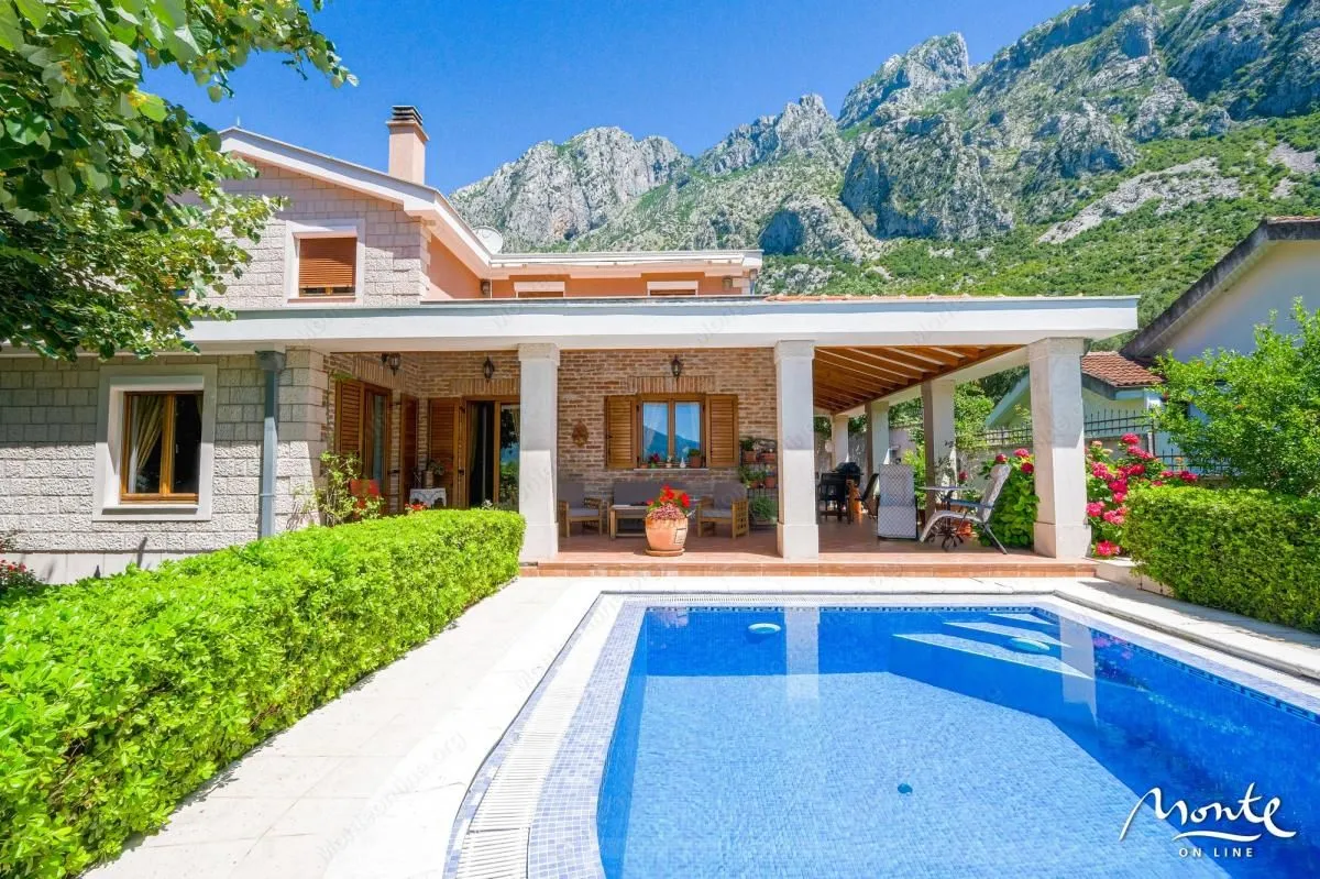 Sale, house, 305m², Orahovac, Kotor