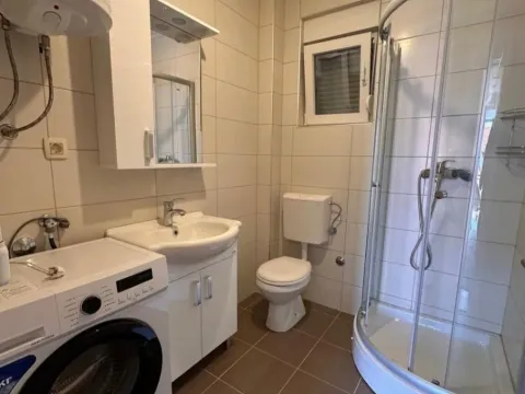 Izdavanje, dvosoban stan, 75m², Zlatica, Podgorica - image 10