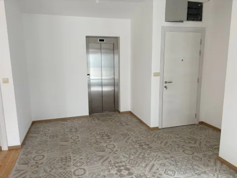 Sale, three bedroom apartment, 171m², Petrovac, Budva - image 3