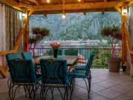 Izdavanje, trosoban stan, 150m², Muo, Kotor - image 9