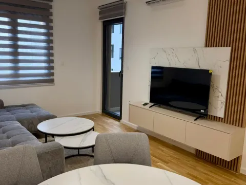 Izdavanje, jednosoban stan, 43m², Stari Aerodrom, Podgorica - image 1