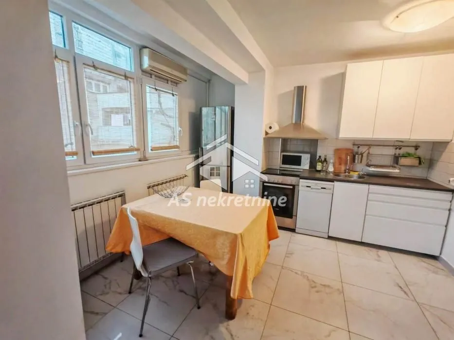 Rent, three bedroom apartment, 73m², Kalenić Pijaca, Vračar Sve Podlokacije