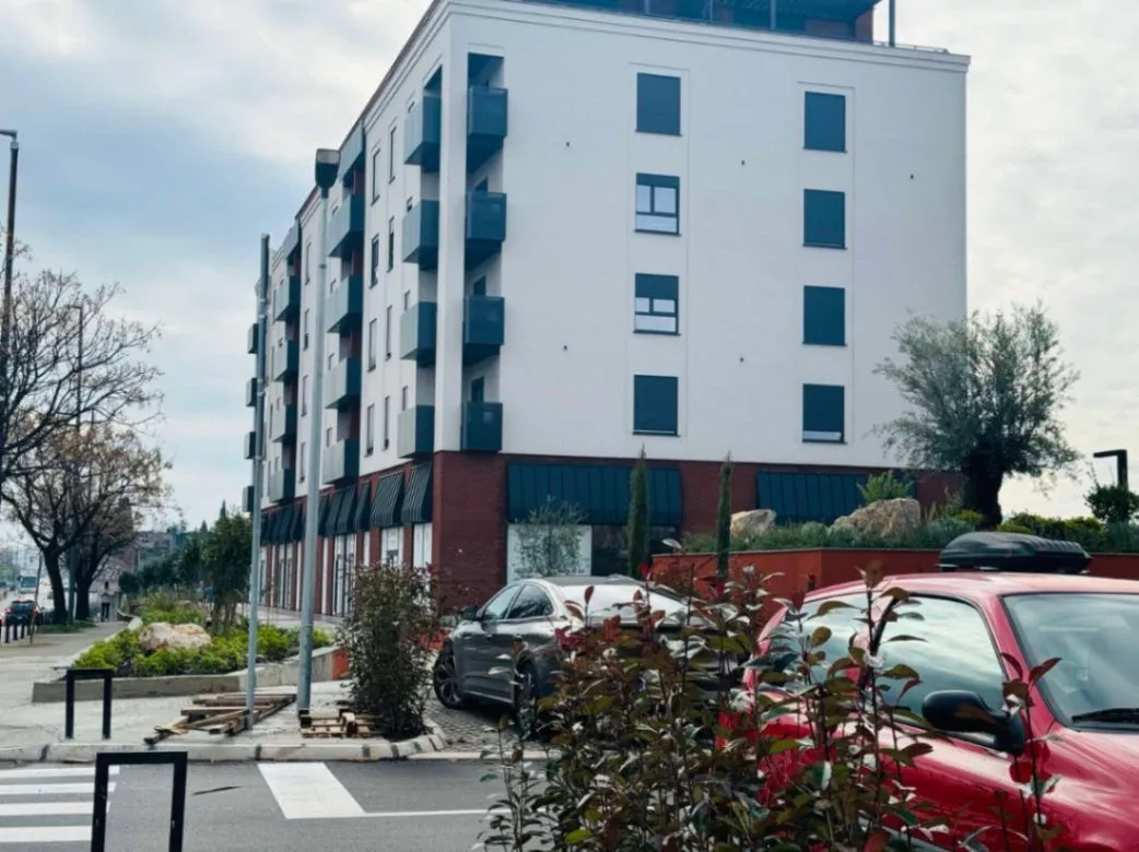 Izdavanje, dvosoban stan, 68m², Central Point, Podgorica