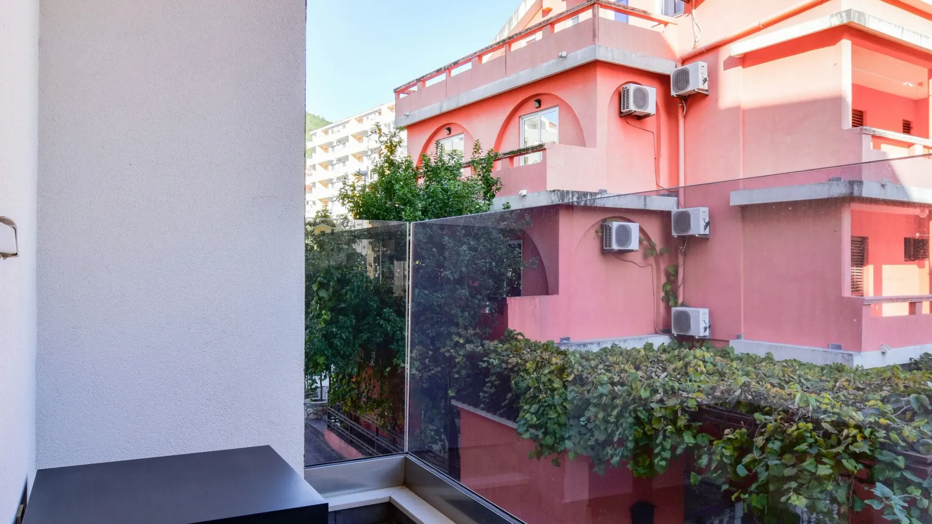 Izdavanje, garsonjera, 30m², Rozino, Budva