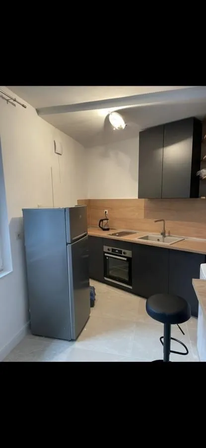 Izdavanje, jednosoban stan, 31m², Tivat, Crna Gora