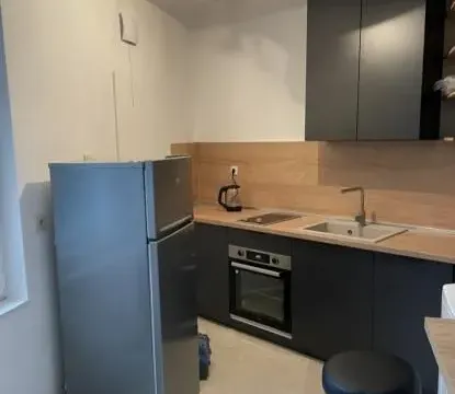 Izdavanje, jednosoban stan, 31m², Tivat, Crna Gora