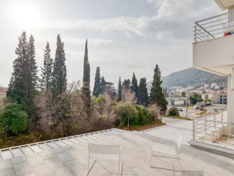 Sale, two bedroom apartment, 60m², Petrovac, Budva - image 25