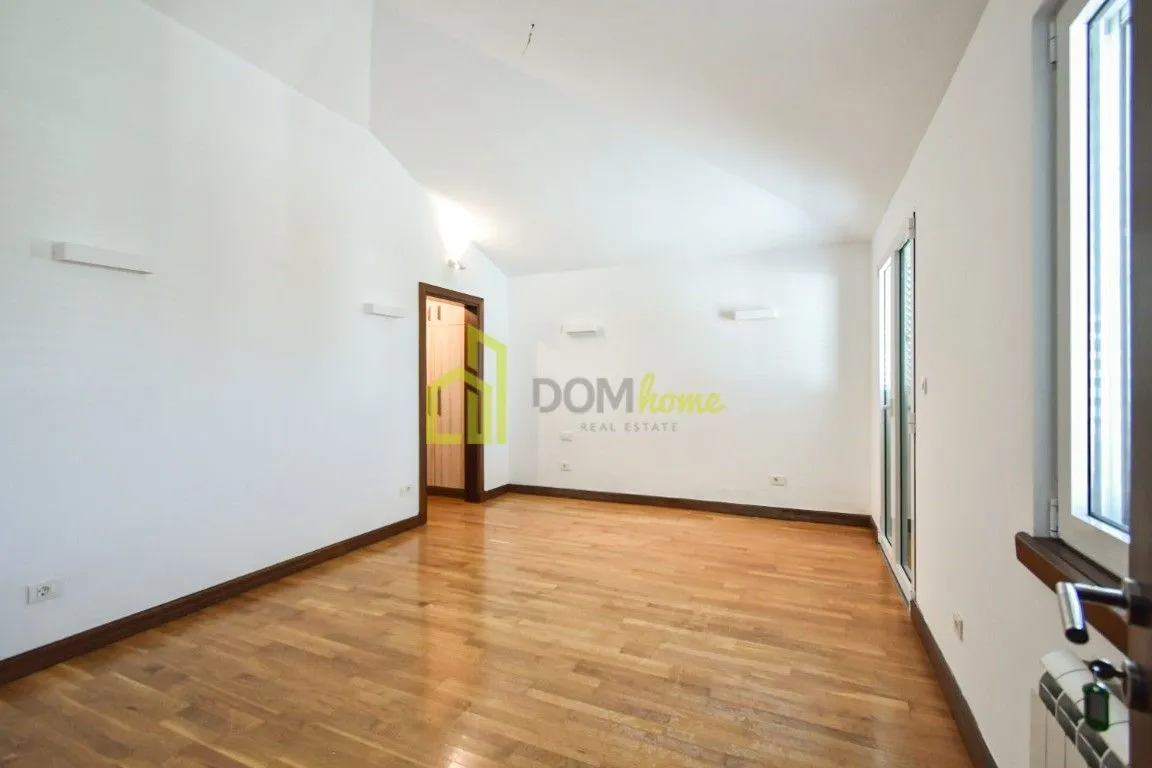 Prodaja, kuća, 230m², Mareza, Podgorica