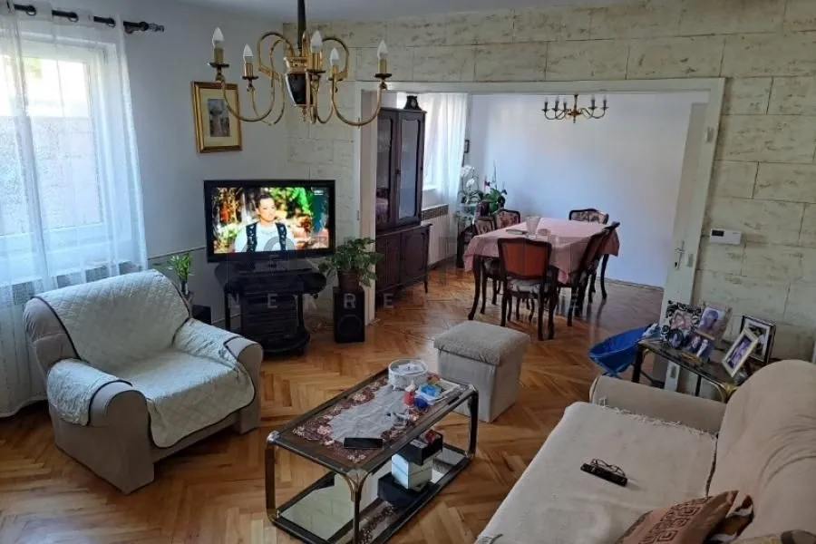Prodaja, kuća, 130m², Mali Mokri Lug, Zvezdara Sve Podlokacije