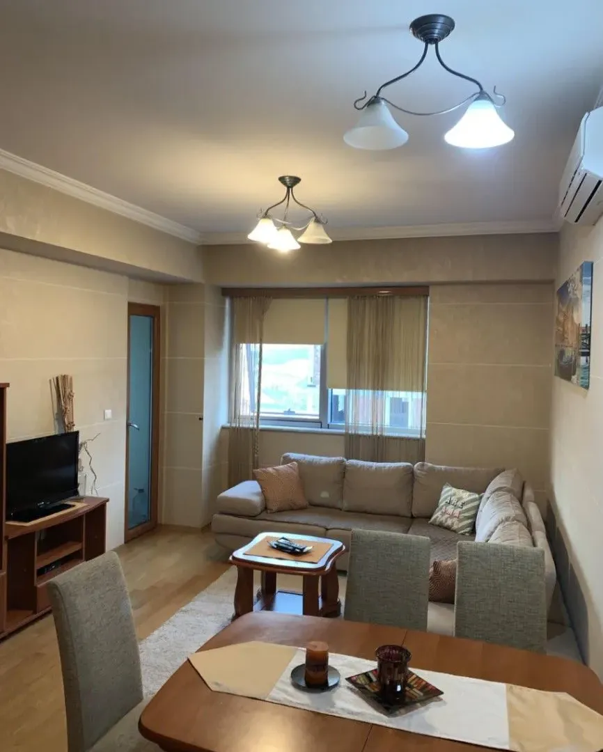 Izdavanje, jednosoban stan, 42m², Centar, Podgorica