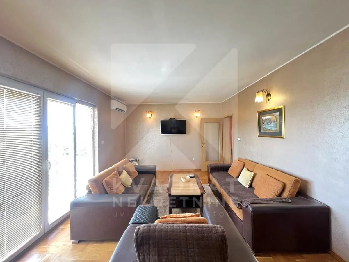 Izdavanje, dvosoban stan, 90m², Tološi, Podgorica