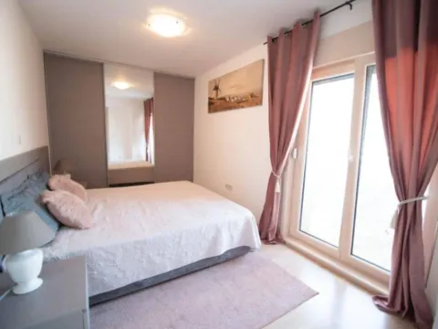 Izdavanje, dvosoban stan, 73m², Centar, Budva - image 5