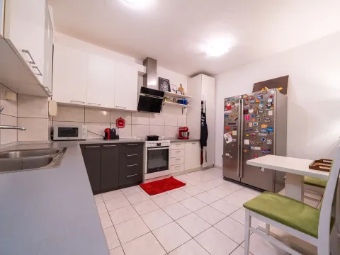 Izdavanje, stan, 118m², Gorica C, Podgorica - image 9