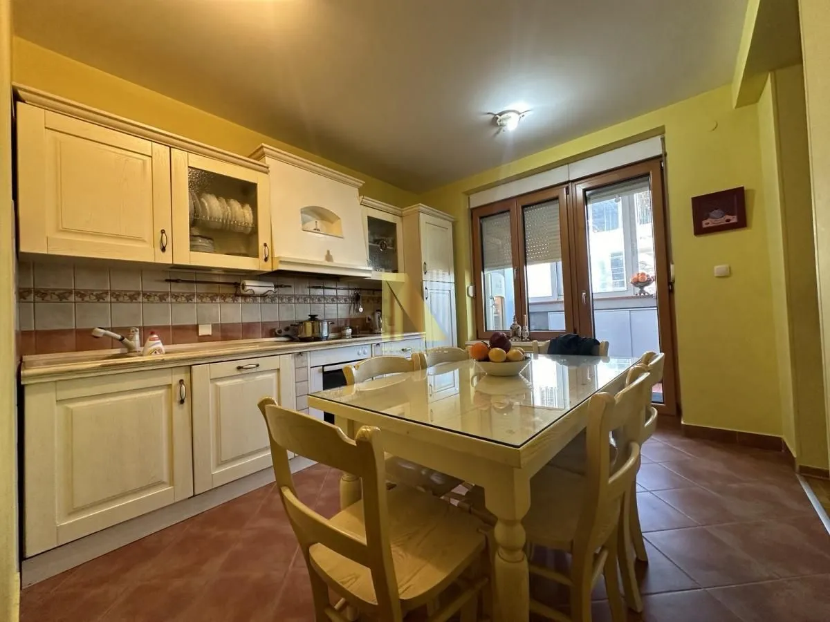 Prodaja, trosoban stan, 97m², Centar, Novi Sad