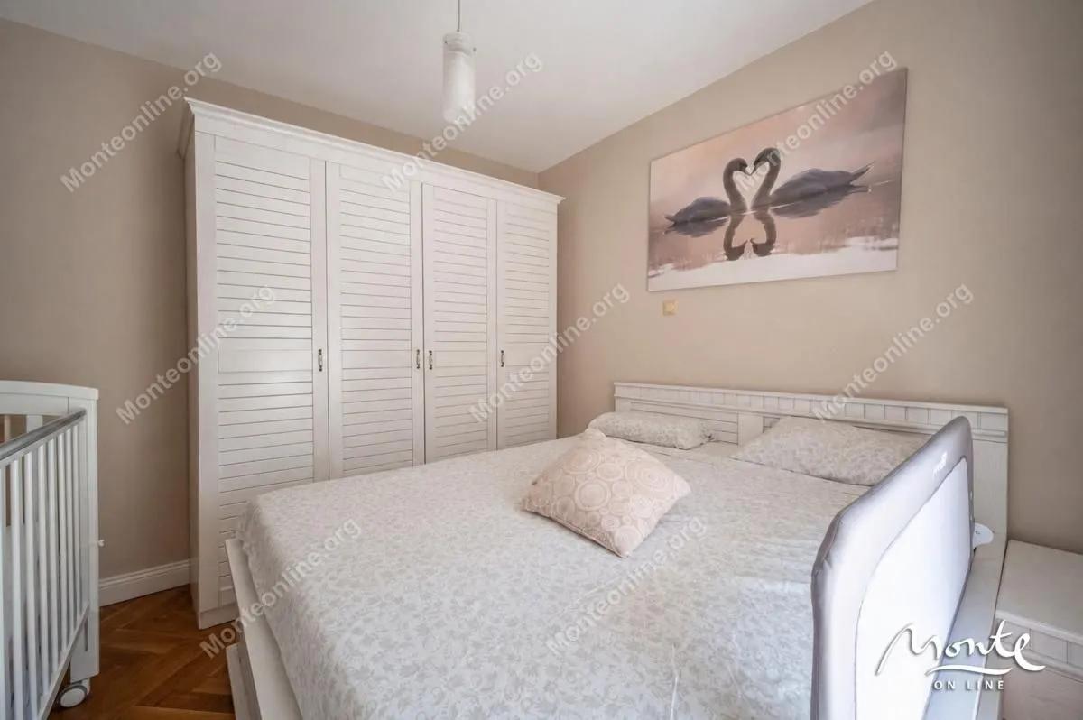 Sale, three bedroom apartment, 88m², Dobrota, Kotor