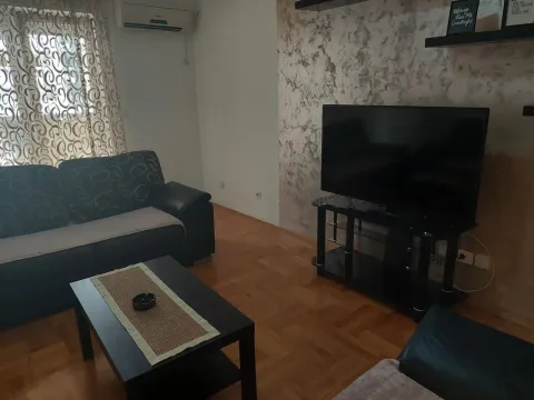 Rent, two bedroom apartment, 80m², City Kvart, Podgorica - image 4