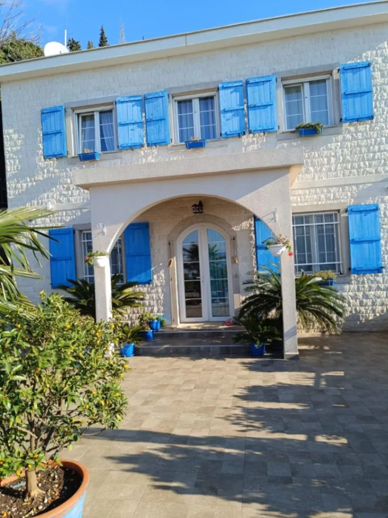 Prodaja, kuća, 330m², Donja Lastva, Tivat