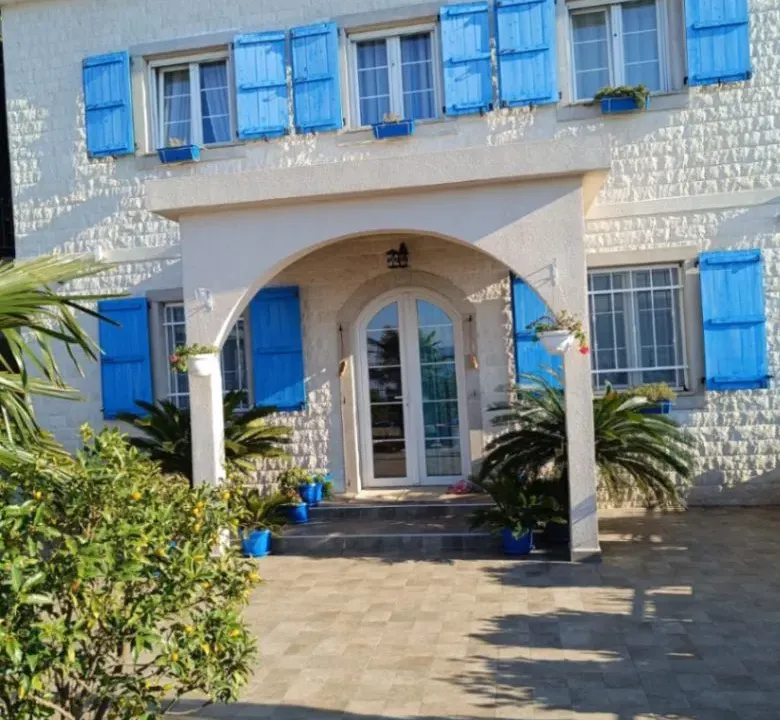 Prodaja, kuća, 330m², Donja Lastva, Tivat