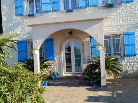 Sale, house, 330m², Donja Lastva, Tivat
