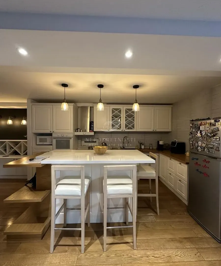 Sale, house, 300m², Lekino Brdo, Voždovac Sve Podlokacije