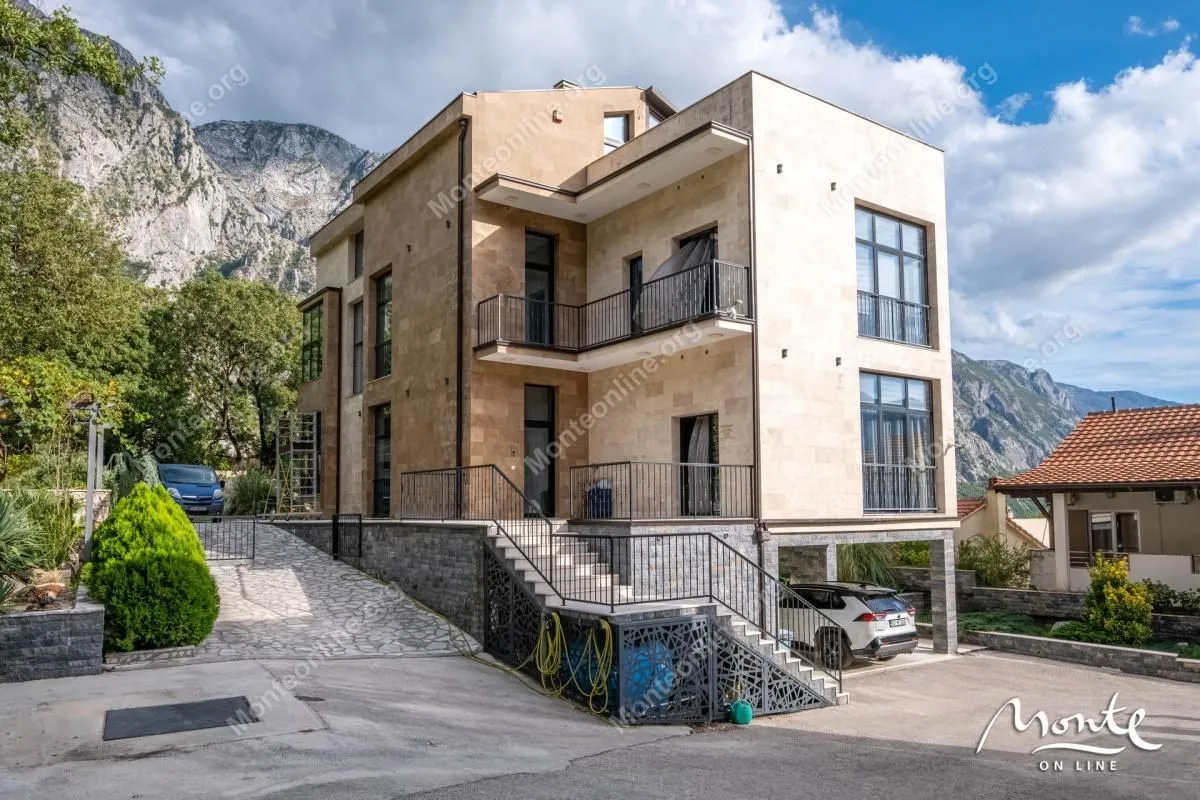 Sale, three bedroom apartment, 101m², Orahovac, Kotor