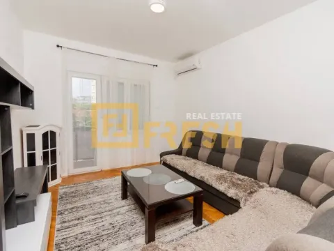 Izdavanje, jednosoban stan, 70m², Centar, Podgorica