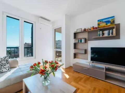 Sale, two bedroom apartment, 69m², Bečići, Budva - image 4