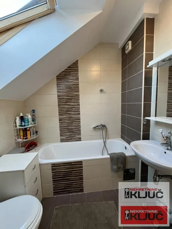 Prodaja, četvorosoban stan, 77m², Bulevar patrijarha Pavla, Novi Sad Sve Podlokacije