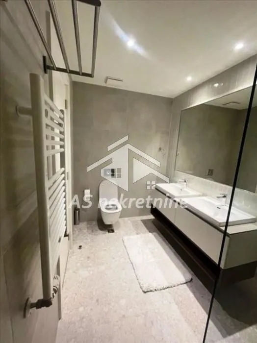 Izdavanje, četvorosoban stan, 111m², Savski Venac, Beograd