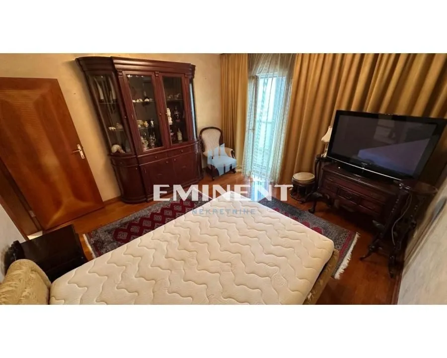 Izdavanje, trosoban stan, 140m², Stari Grad, Beograd