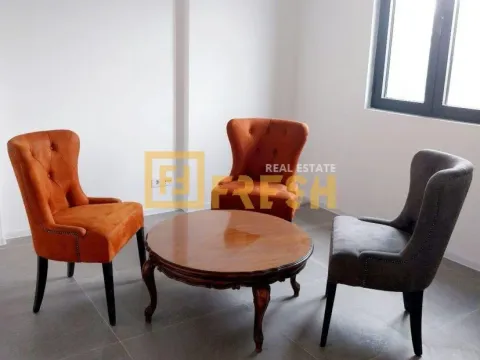 Izdavanje, poslovni prostor, 120m², Centar, Podgorica - image 2