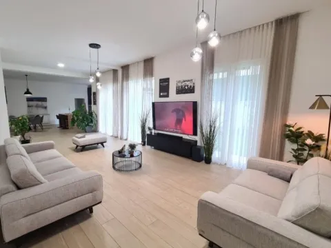 Sale, apartment, 220m², Dedinje Beli Dvor, Dedinje Sve Podlokacije