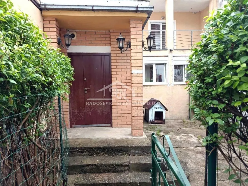 Prodaja, dvosoban stan, 68m², Petlovo Brdo, Beograd