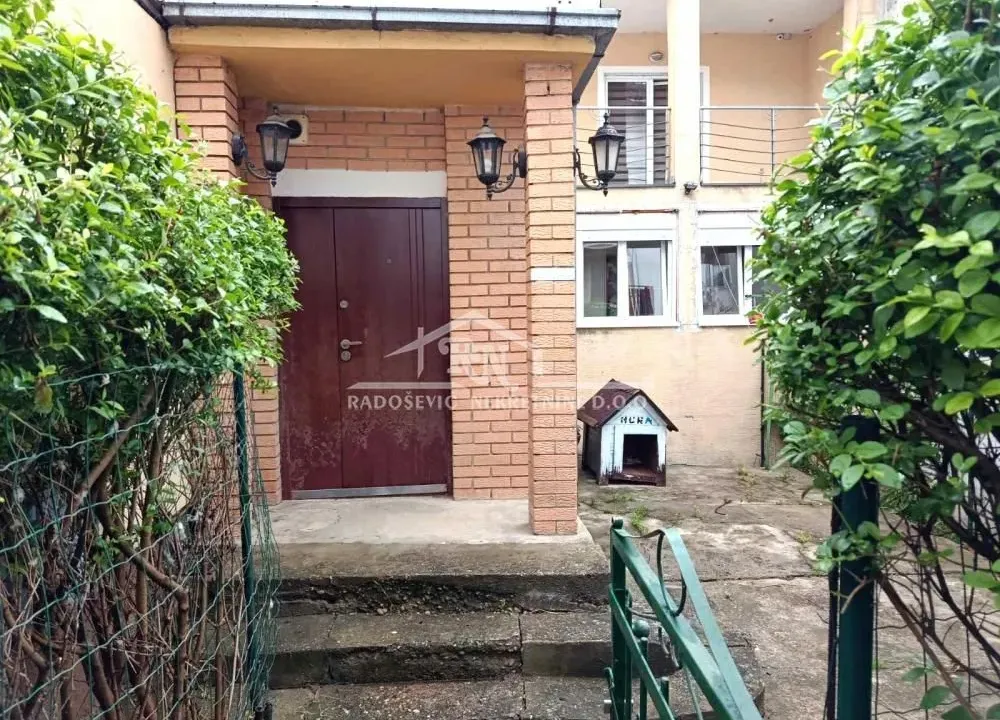 Prodaja, dvosoban stan, 68m², Petlovo Brdo, Beograd