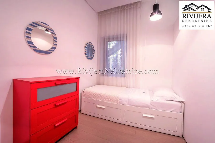 Sale, two bedroom apartment, 155m², Bečići, Budva