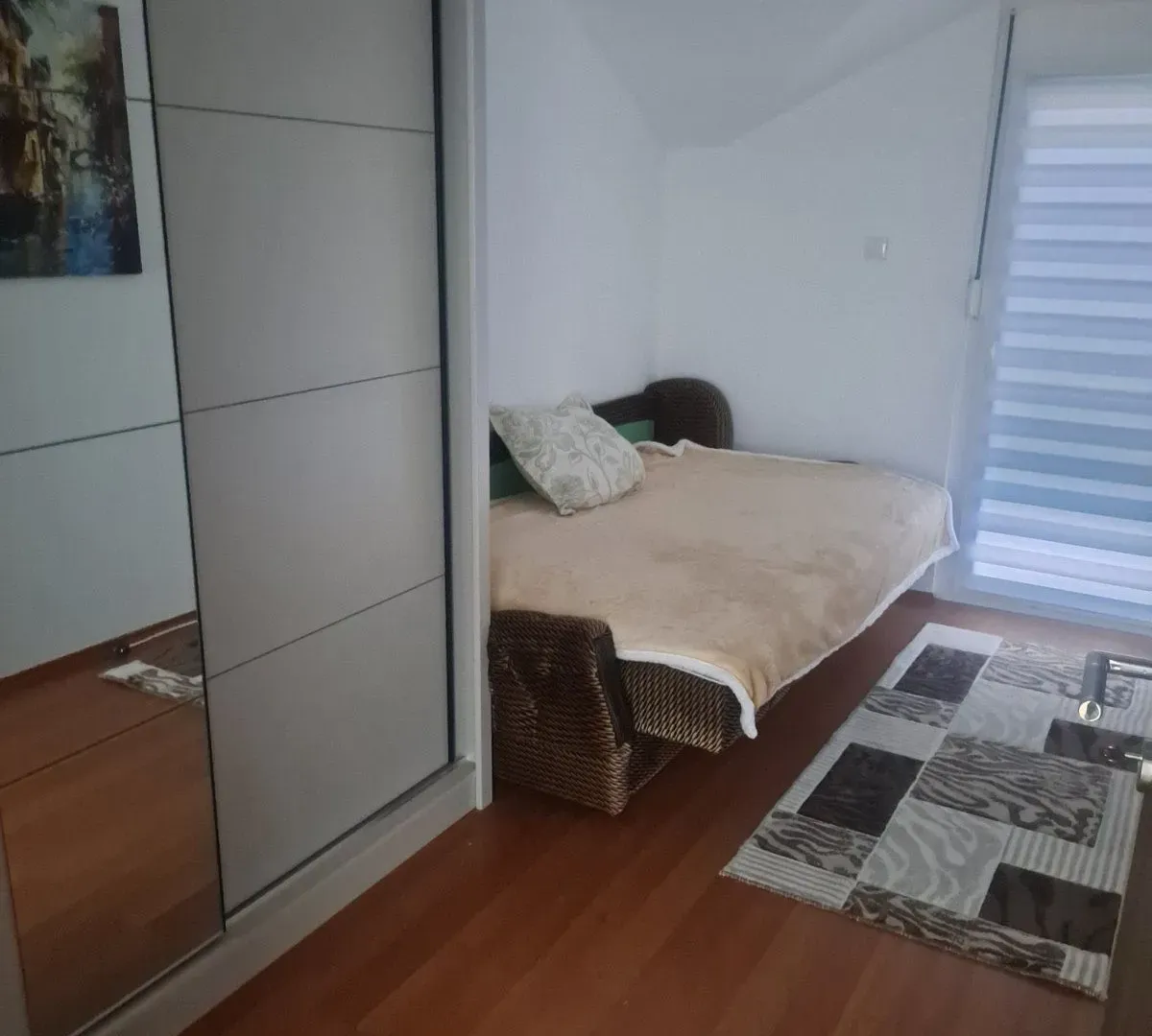 Izdavanje, trosoban stan, 130m², Stari Aerodrom, Podgorica