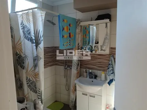 Prodaja, trosoban stan, 80m², Borča 1, Borča Sve Podlokacije - image 7