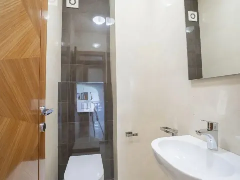 Izdavanje, dvosoban stan, 75m², Donja Gorica, Podgorica - image 10