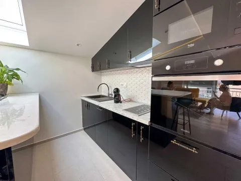 Izdavanje, jednosoban stan, 50m², Centar, Tivat - image 9