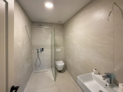 Izdavanje, trosoban stan, 163m², Preko Morače, Podgorica - image 14