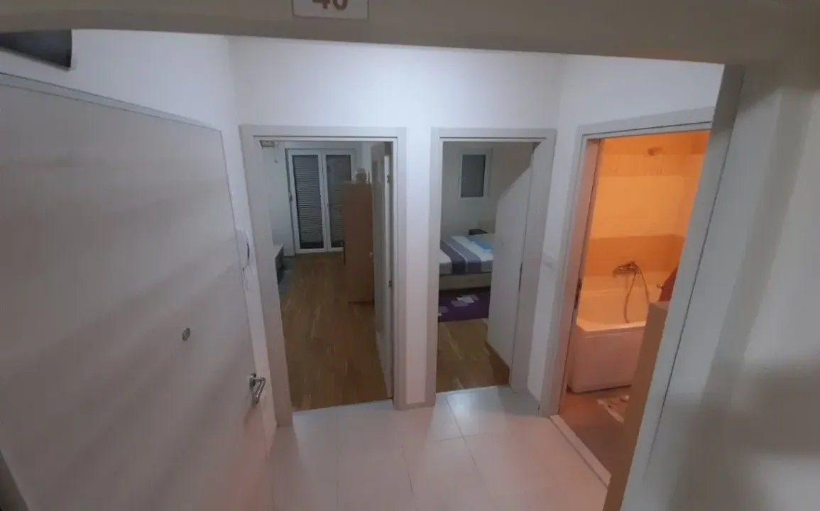 Izdavanje, jednosoban stan, 42m², Stari Aerodrom, Podgorica
