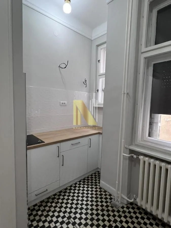 Izdavanje, četvorosoban stan, 123m², Centar, Novi Sad