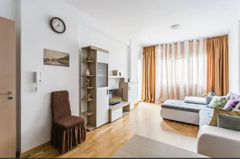 Izdavanje, jednosoban stan, 47m², Bečići, Budva - image 3