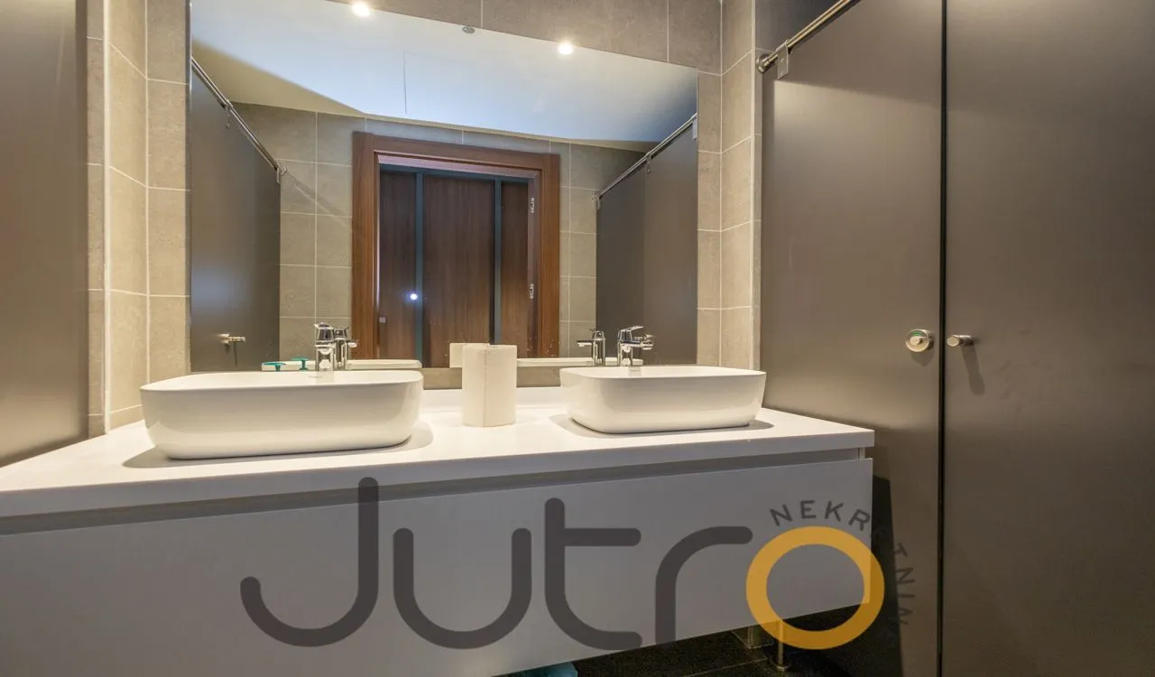 Prodaja, poslovni prostor, 2542m², Podgorica, Crna Gora