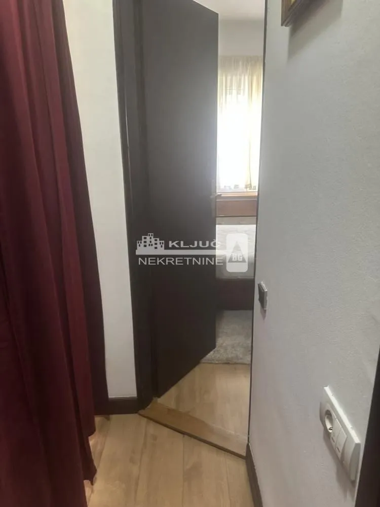 Izdavanje, dvosoban stan, 41m², Vračar Hram, Vračar Sve Podlokacije
