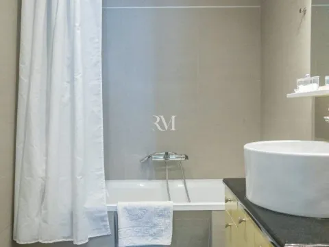 Izdavanje, dvosoban stan, 73m², Dobrota, Kotor - image 17