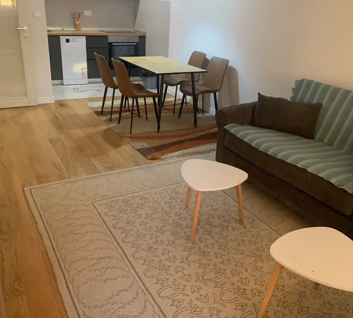 Izdavanje, jednosoban stan, 49m², Central Point, Podgorica