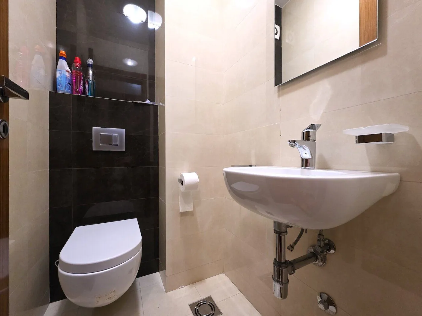 Izdavanje, dvosoban stan, 75m², Centar, Podgorica